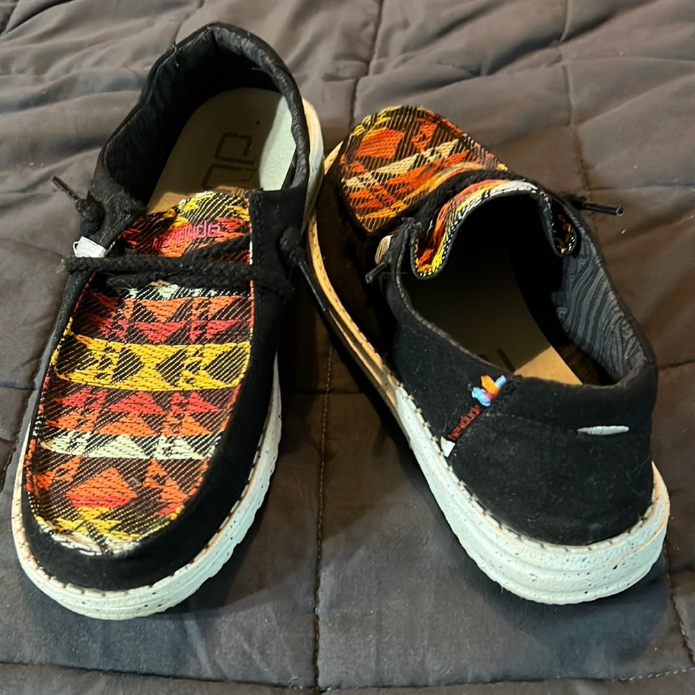Hey dude women’s size 7.